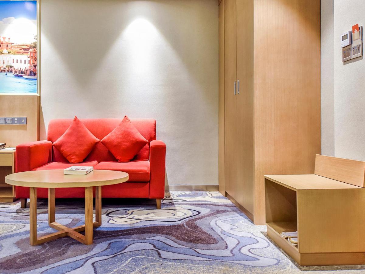 Huihe Hotel 4*