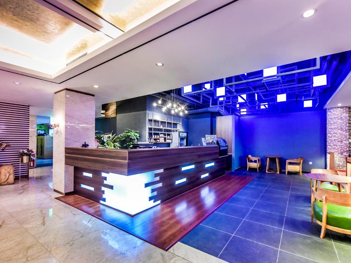 Huihe Hotel 4*