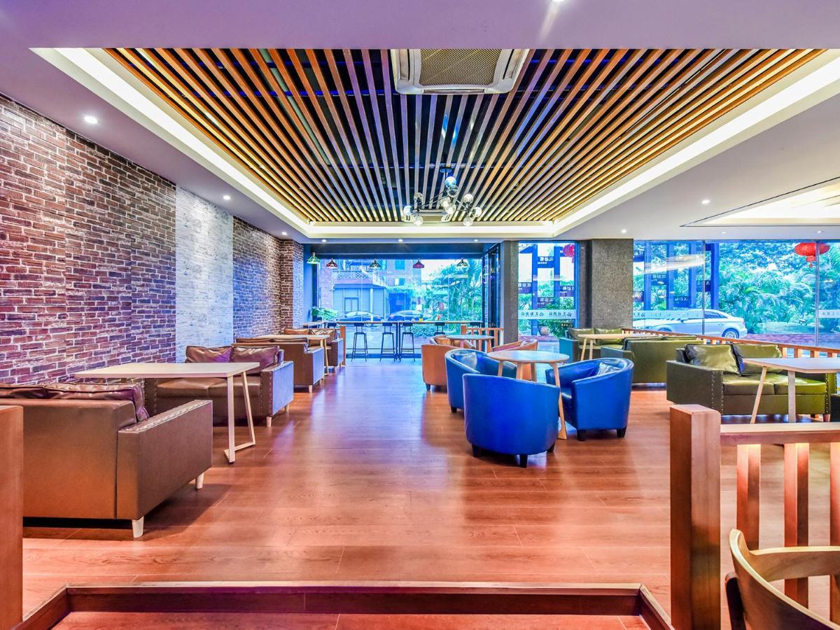 Hotel Huihe 4*