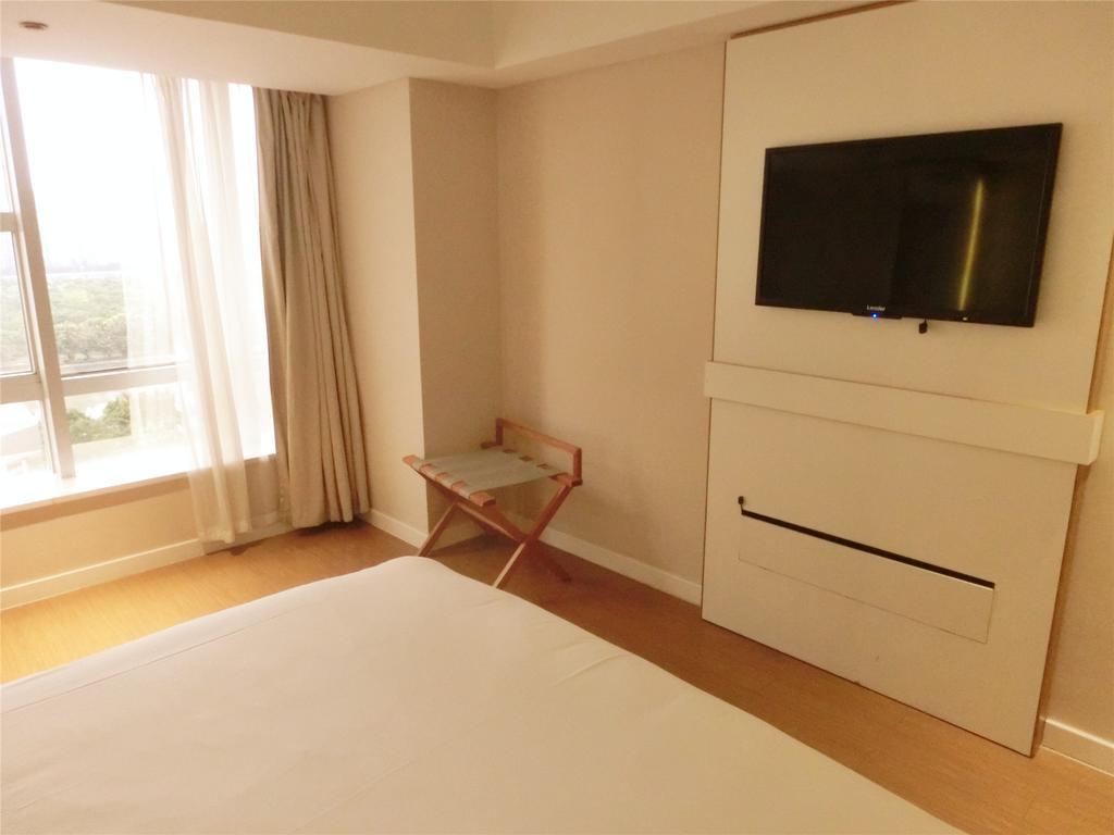 Ji Zhujiang New Town Hotel 4*