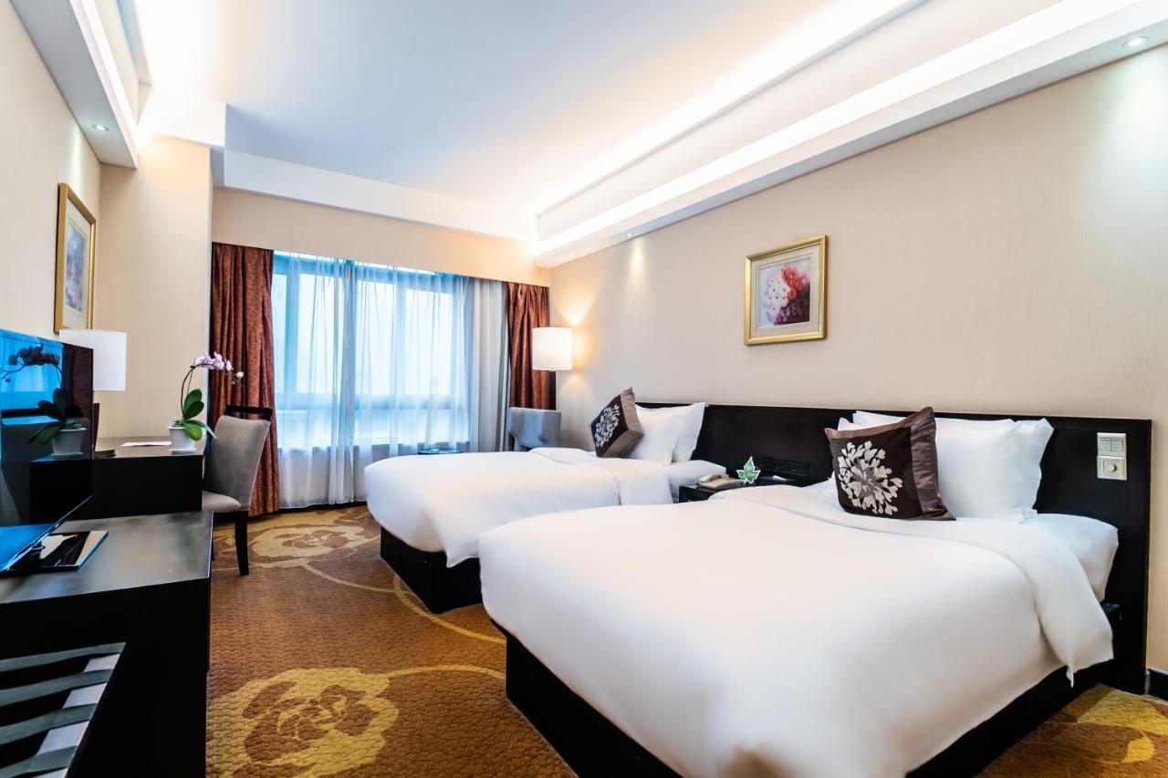 Landmark International Hotel 4*