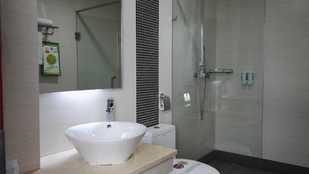 One One Business Hotel 3*