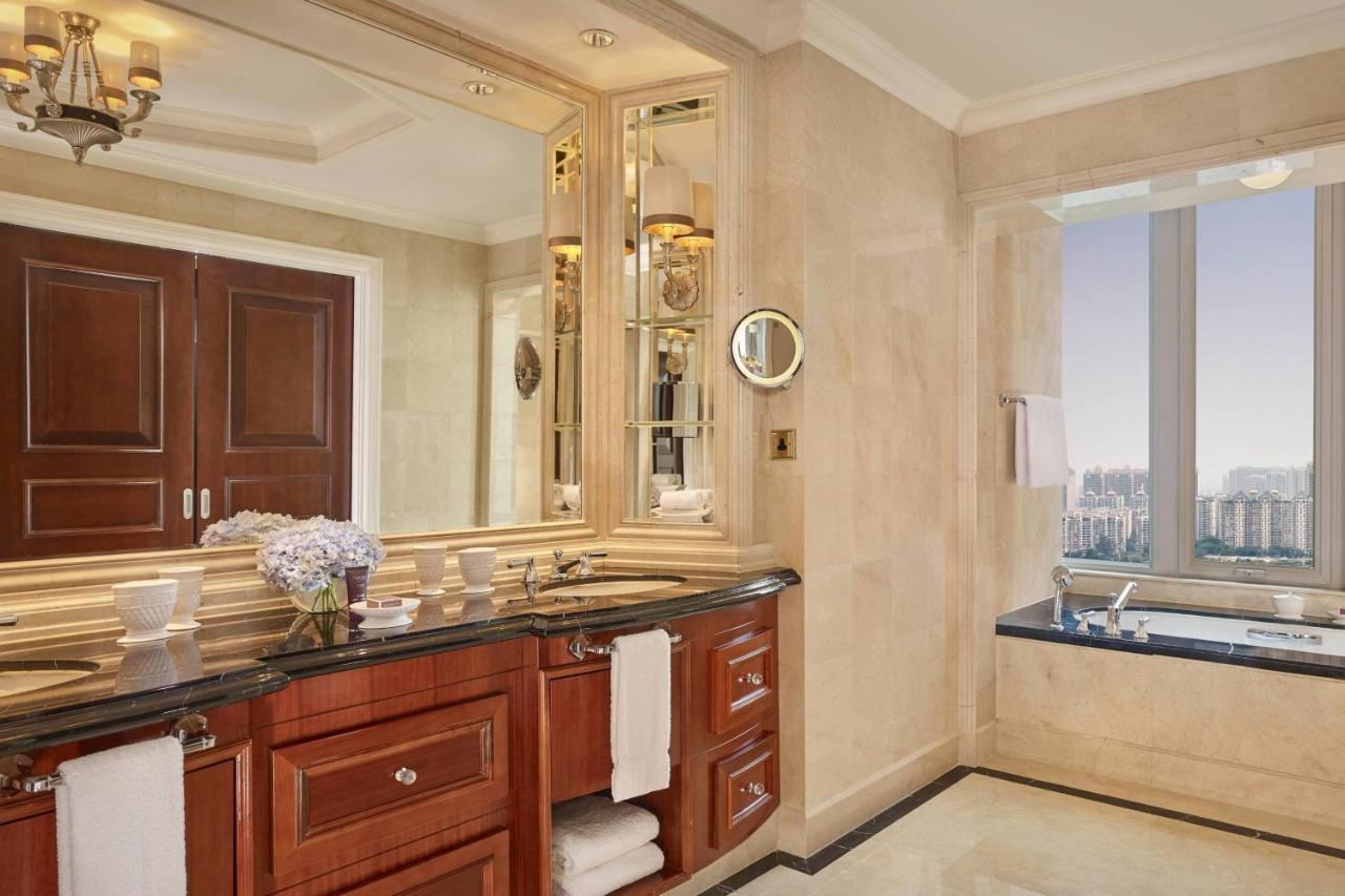 Hotel The Ritz-carlton, 5*
