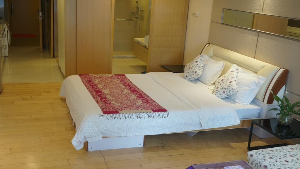 Yoyo Wales Apartment