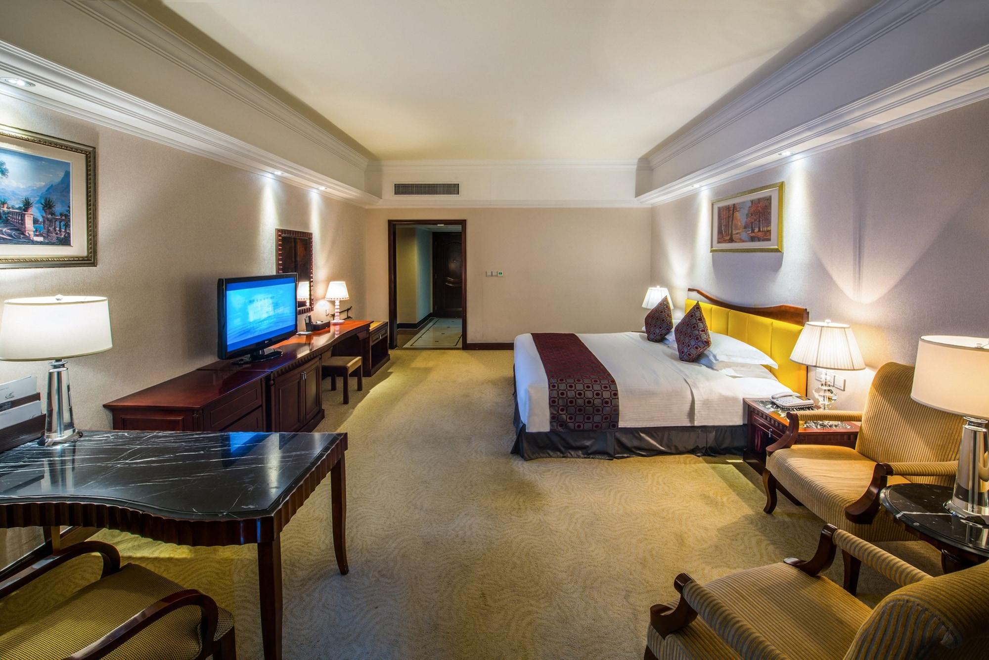 Hotel Phoenix 5*