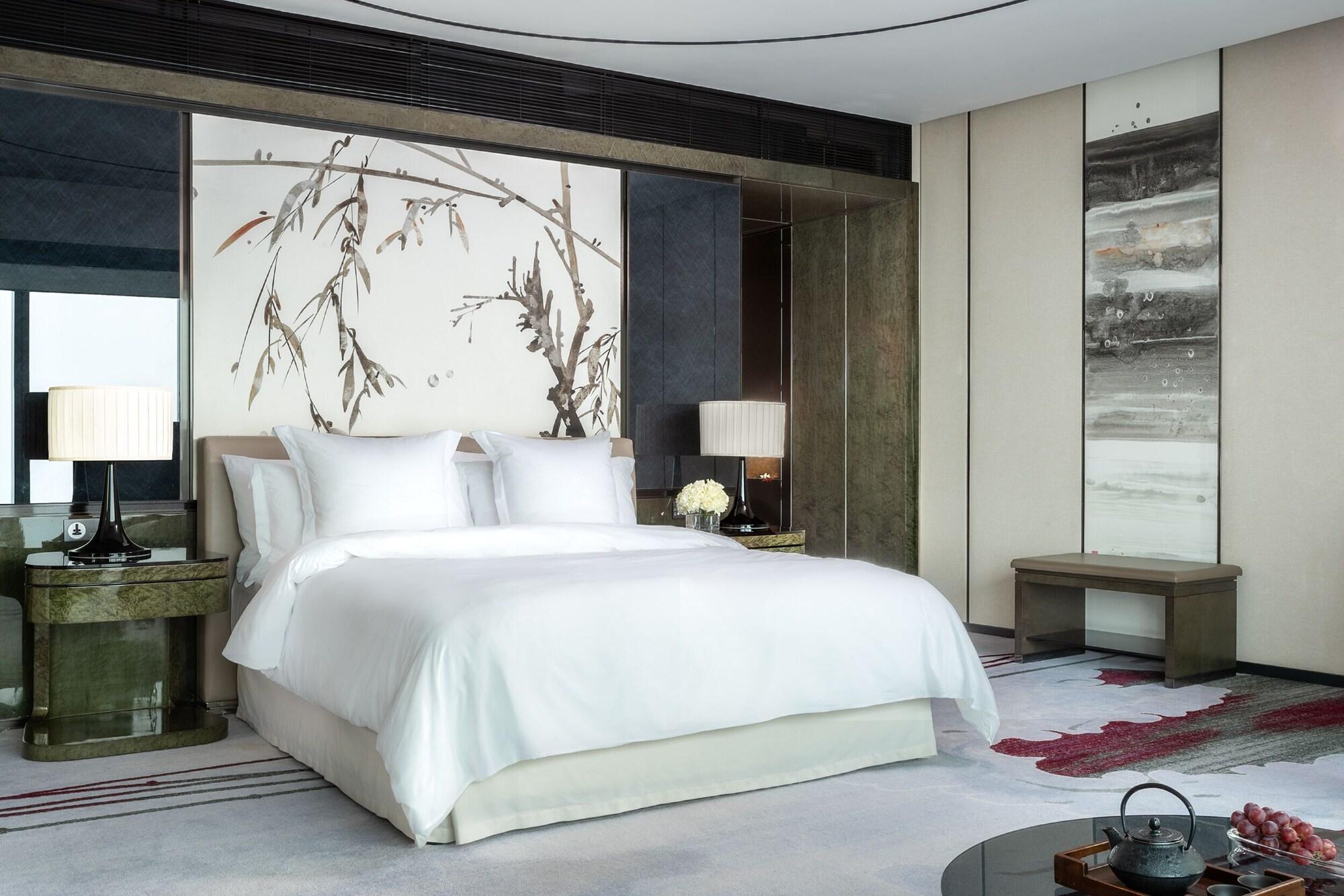 Hotel Four Seasons - Free Shuttle Bus To Fair Complex & Overseas Buyer Registration Services During Fair Period Guangzhou