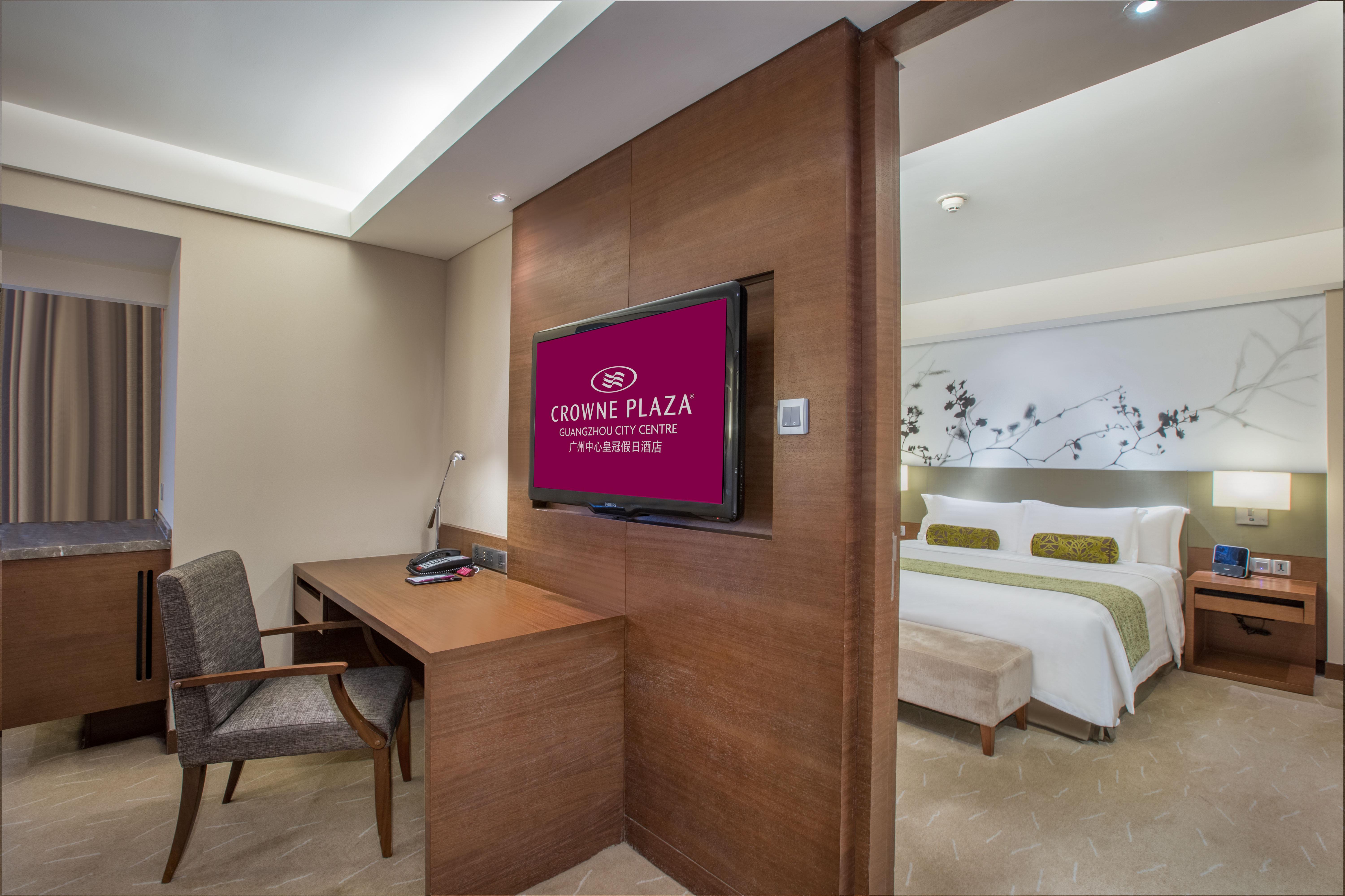 Crowne Plaza Centre By Ihg - Free Shuttle Between And Exhibition Center During Fair & Exhibitor Registration Counter Hotel