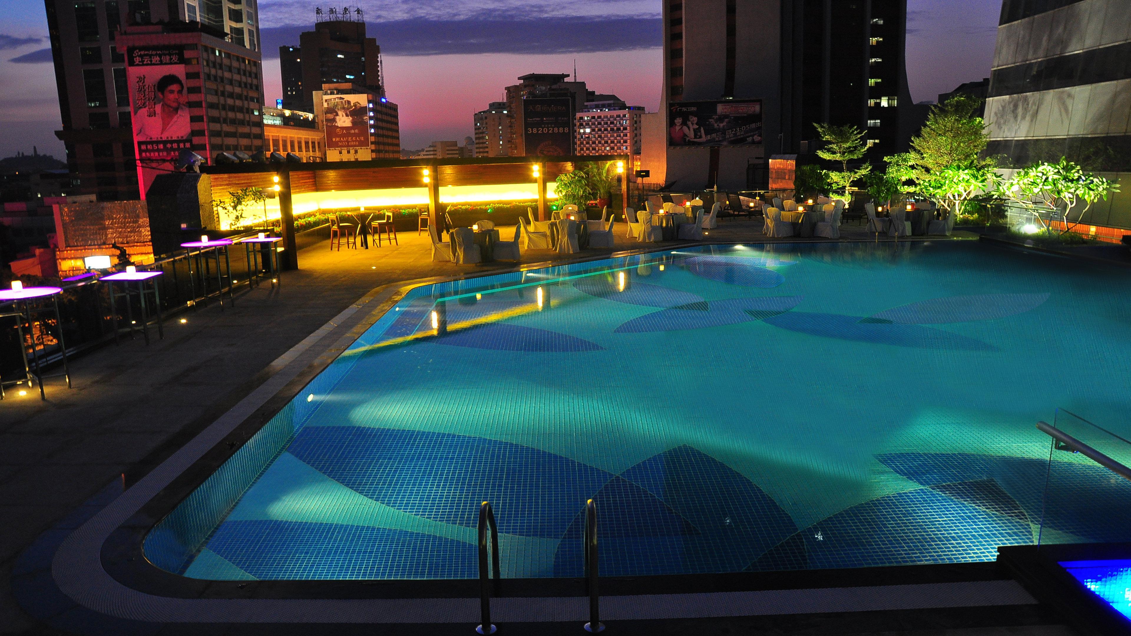 Crowne Plaza Centre By Ihg - Free Shuttle Between And Exhibition Center During Fair & Exhibitor Registration Counter