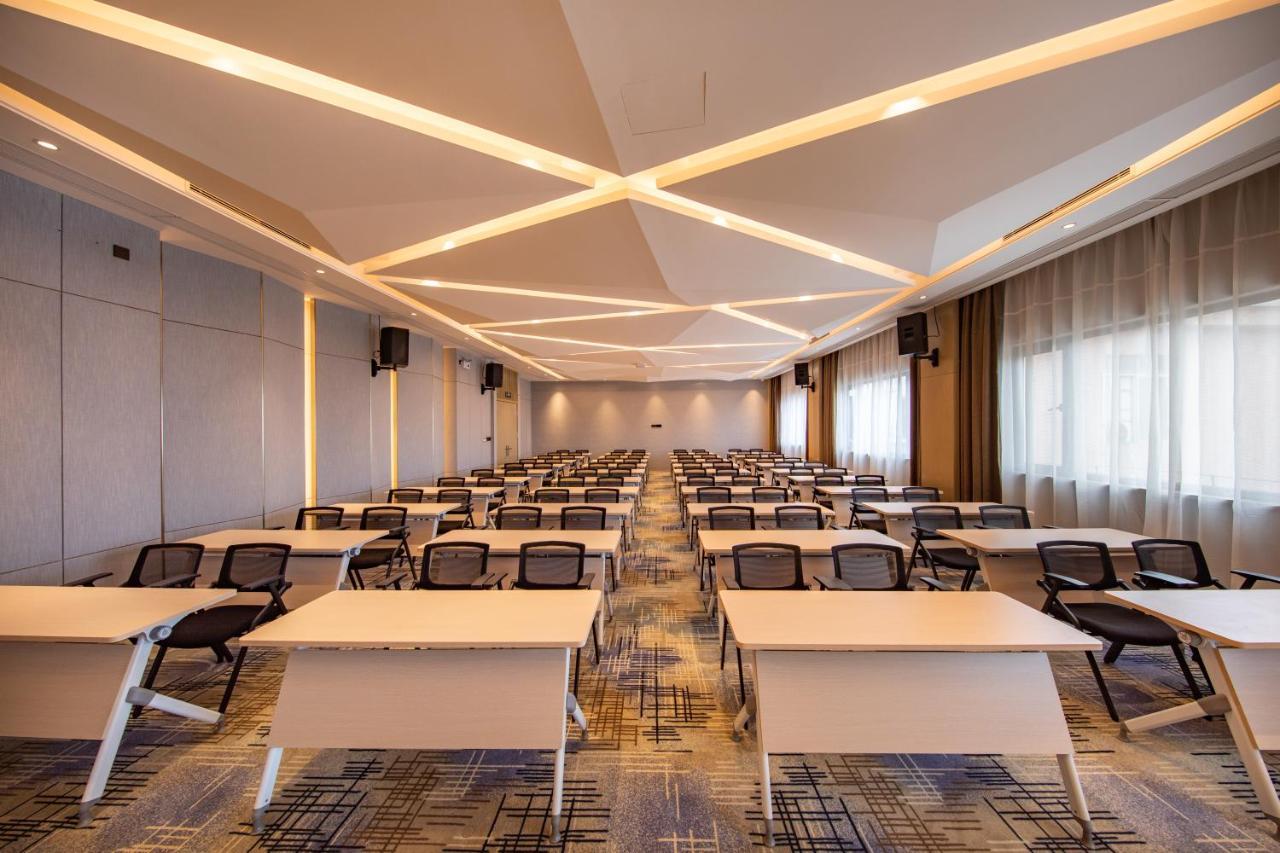 Paco South Railway Station Panyu Changlong Branch Hotel 3*
