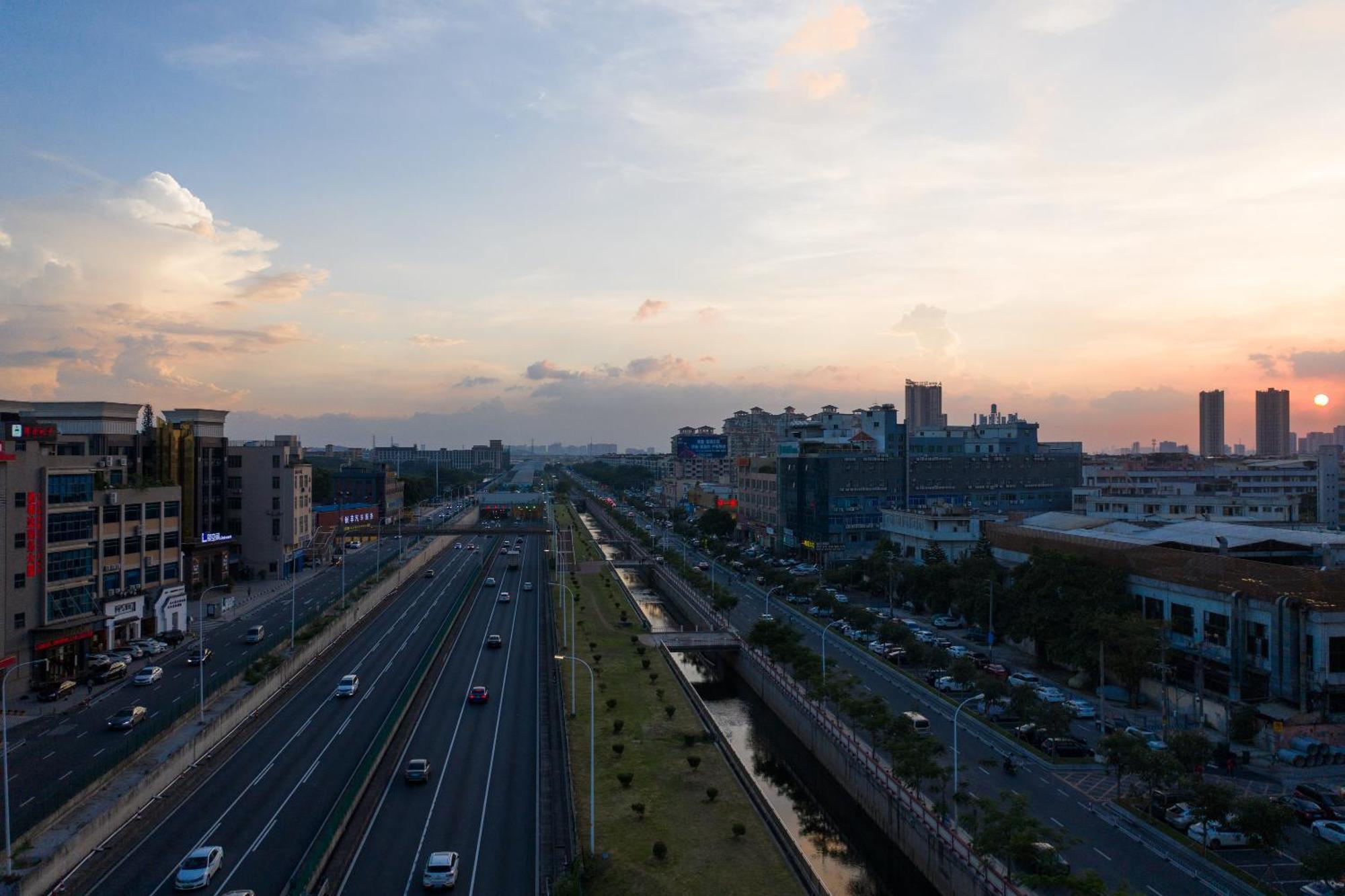 Paco South Railway Station Panyu Changlong Branch Hotel 3*