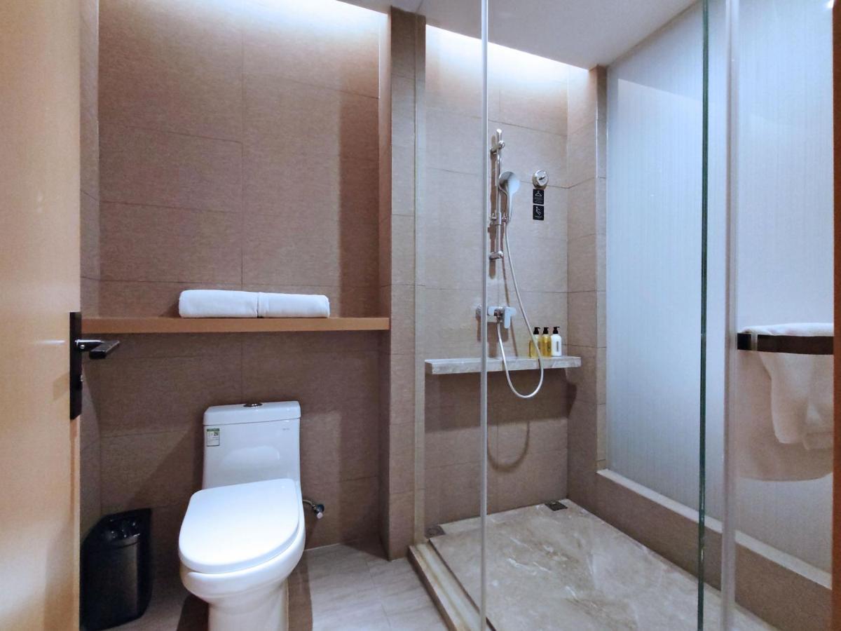 Paco South Railway Station Panyu Changlong Branch Hotel