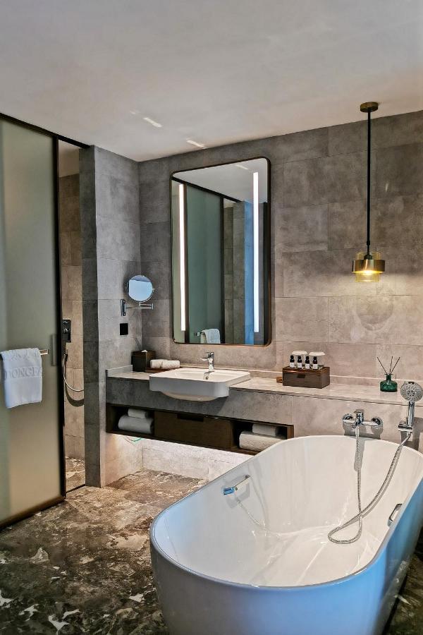 Hotel Pazhou Ln Dongfang Hotel-free Shuttle Bus To The Pazhou Convention Complex During Fair Period 4*