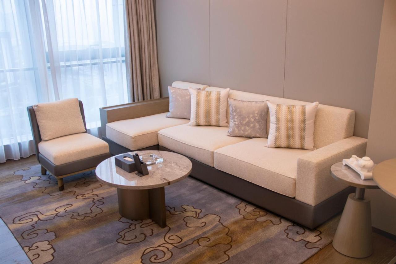 Pazhou Ln Dongfang Hotel-free Shuttle Bus To The Pazhou Convention Complex During Fair Period Canton