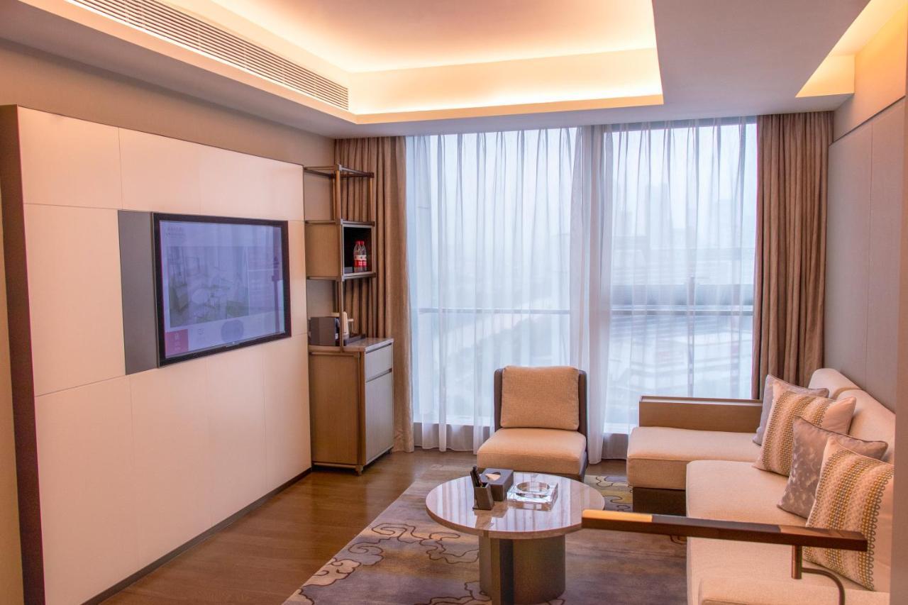 Pazhou Ln Dongfang Hotel-free Shuttle Bus To The Pazhou Convention Complex During Fair Period Canton
