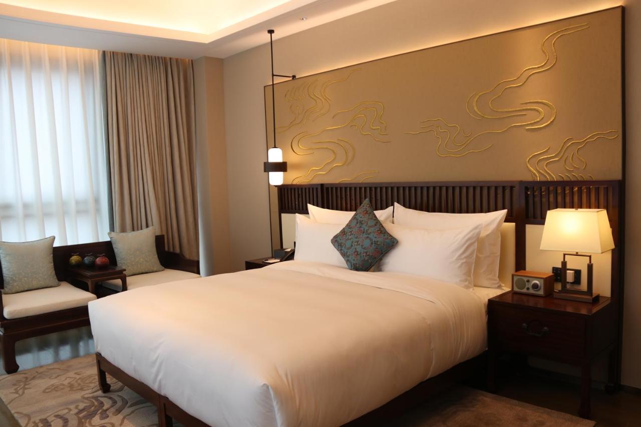 Hotel Pazhou Ln Dongfang Hotel-free Shuttle Bus To The Pazhou Convention Complex During Fair Period 4*
