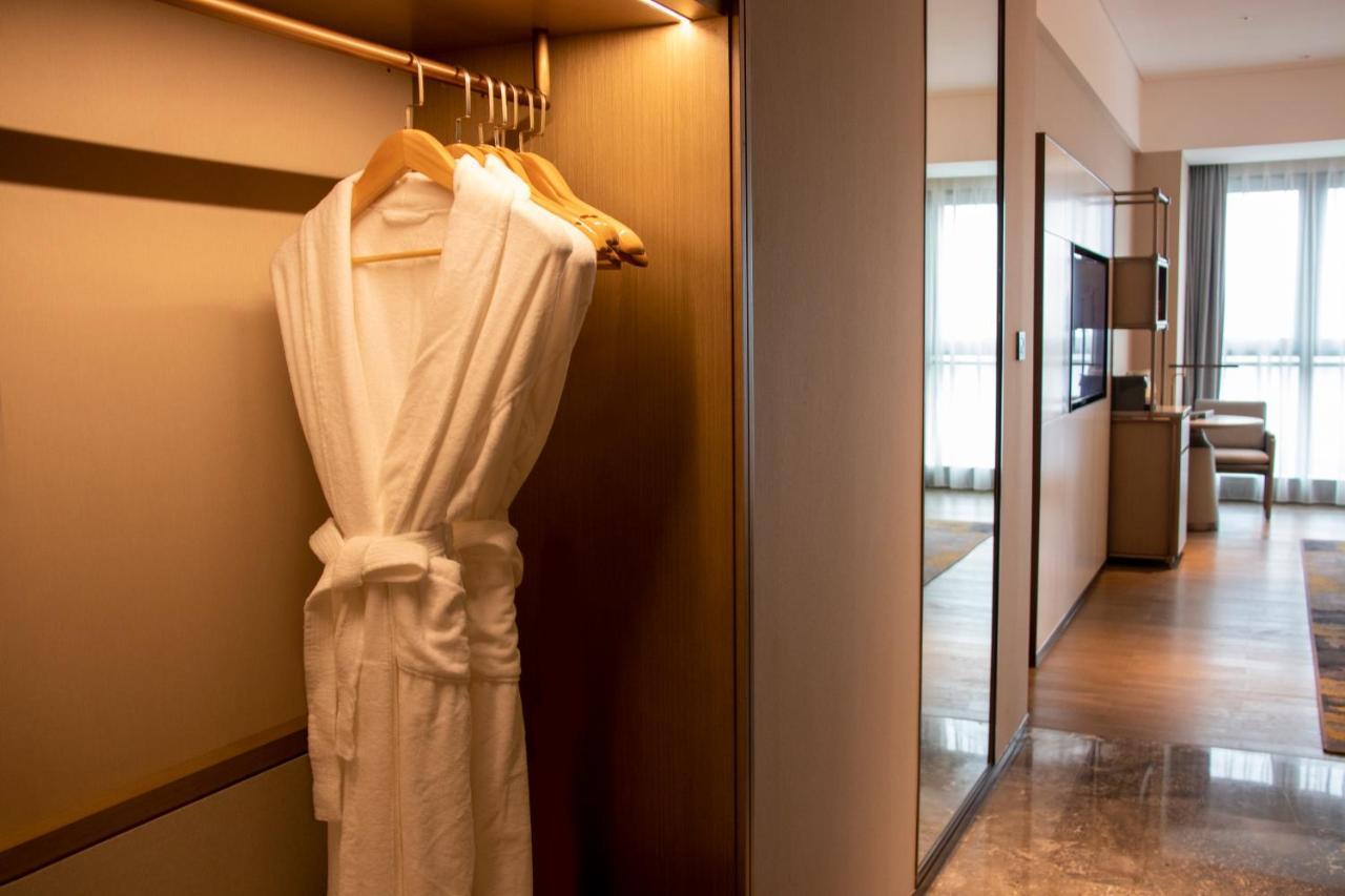 Pazhou Ln Dongfang Hotel-free Shuttle Bus To The Pazhou Convention Complex During Fair Period