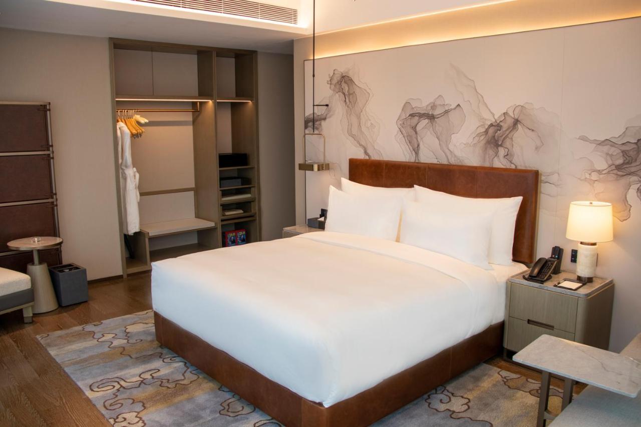 Hotel Pazhou Ln Dongfang Hotel-free Shuttle Bus To The Pazhou Convention Complex During Fair Period Canton