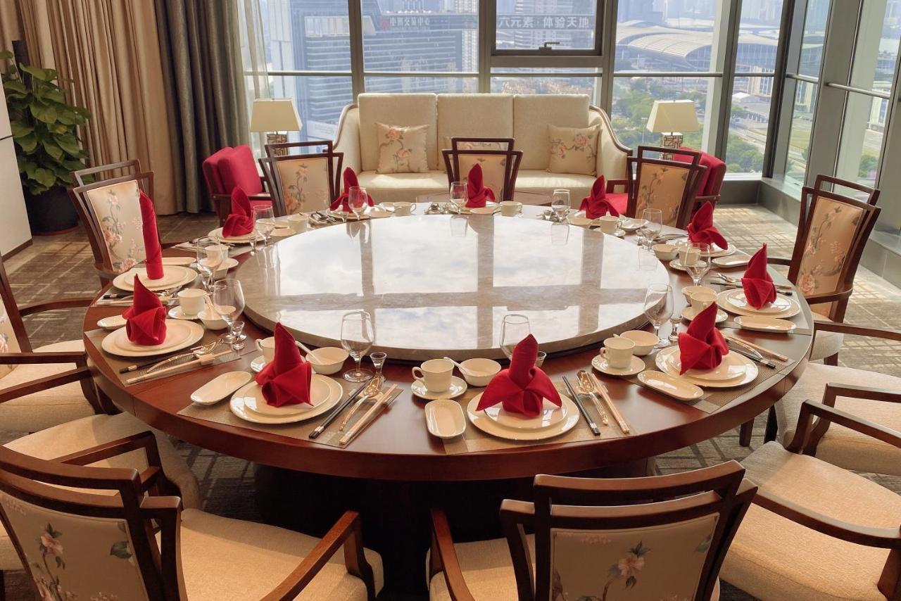 Hotel Pazhou Ln Dongfang Hotel-free Shuttle Bus To The Pazhou Convention Complex During Fair Period