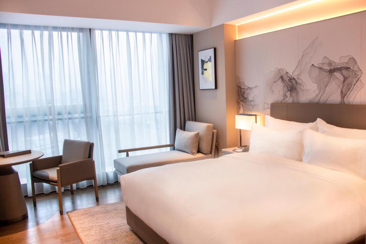 Pazhou Ln Dongfang Hotel-free Shuttle Bus To The Pazhou Convention Complex During Fair Period Hotel