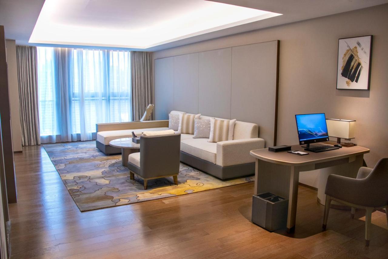 Pazhou Ln Dongfang Hotel-free Shuttle Bus To The Pazhou Convention Complex During Fair Period Hotel 4*