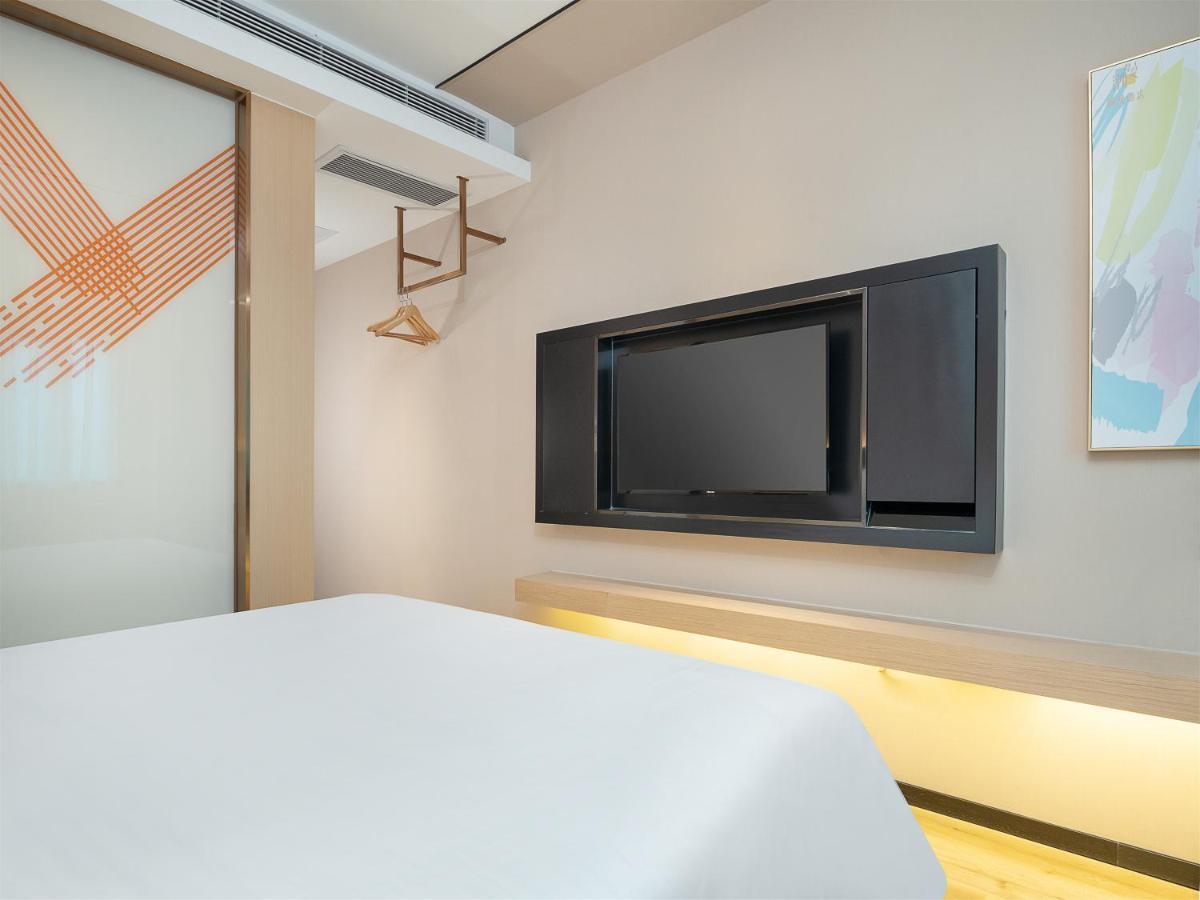 Chaoman -guangzhou Shijing Plaza Xiaoping Subway Station Hotel 3*