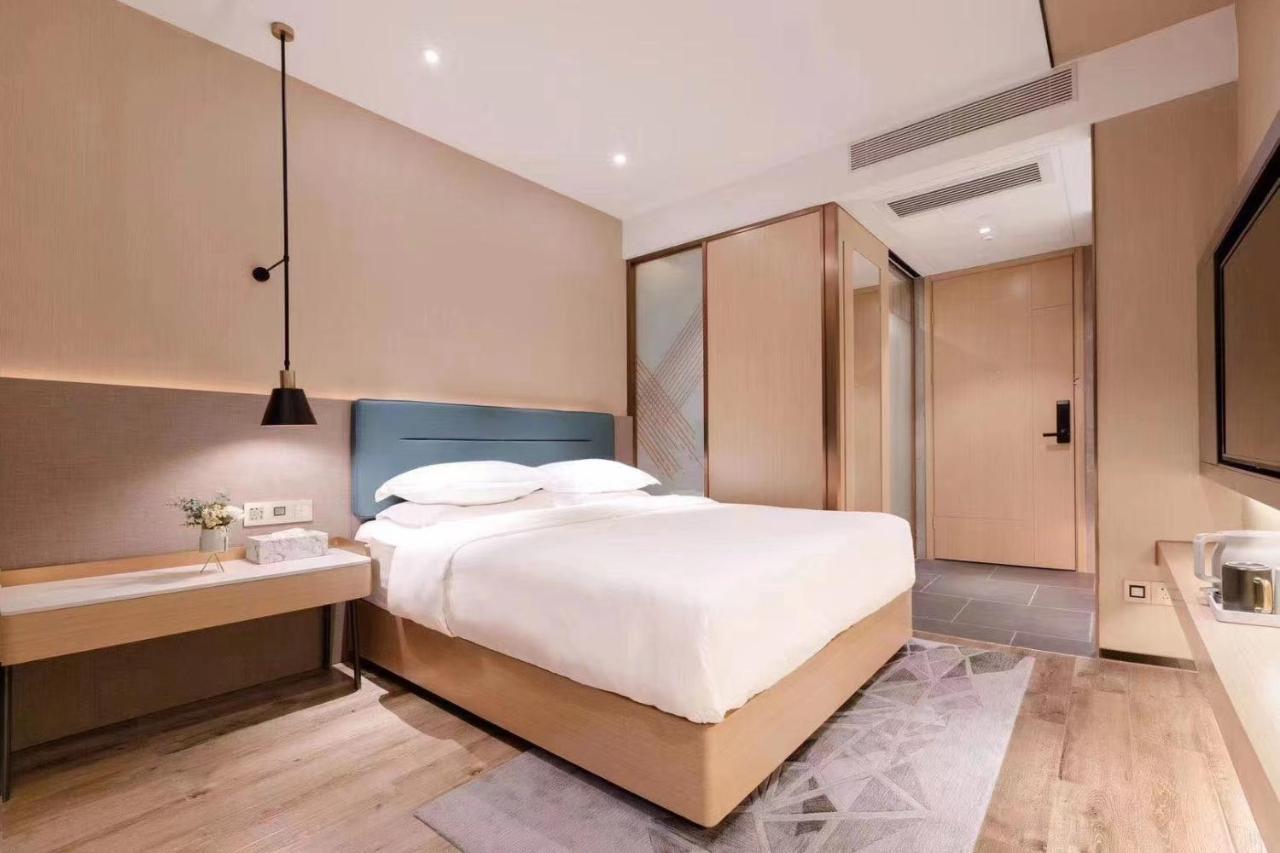 Chaoman -guangzhou Shijing Plaza Xiaoping Subway Station Hotel 3*