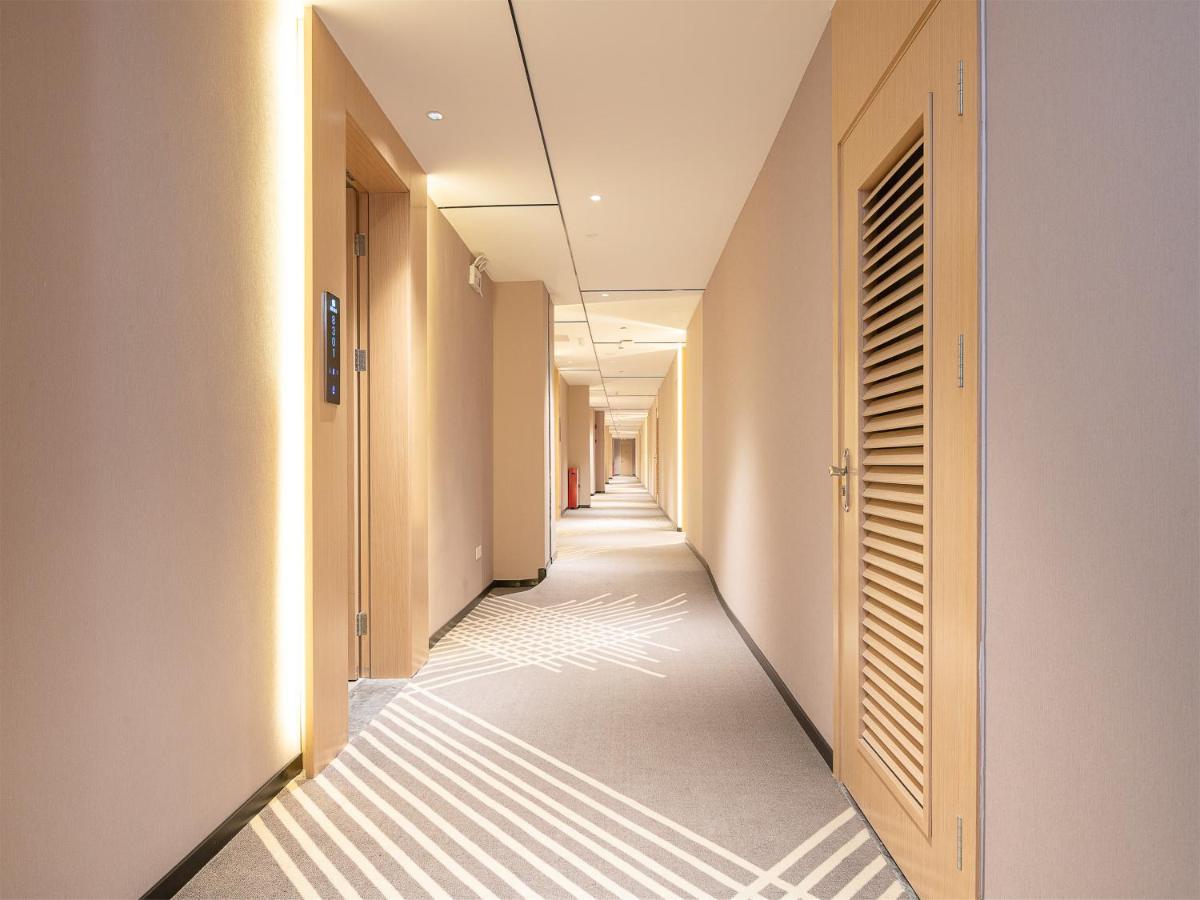 Hotel Chaoman -guangzhou Shijing Plaza Xiaoping Subway Station 3*