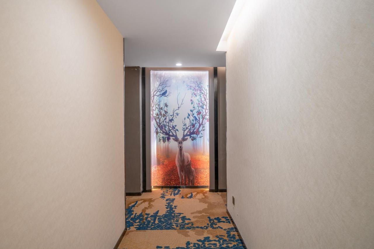 Hotel Pomegranate - Yuexiu Park Railway Subway Station 3*