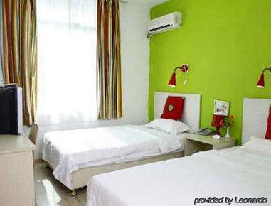 Super 8 Huang Hua Gang 3*