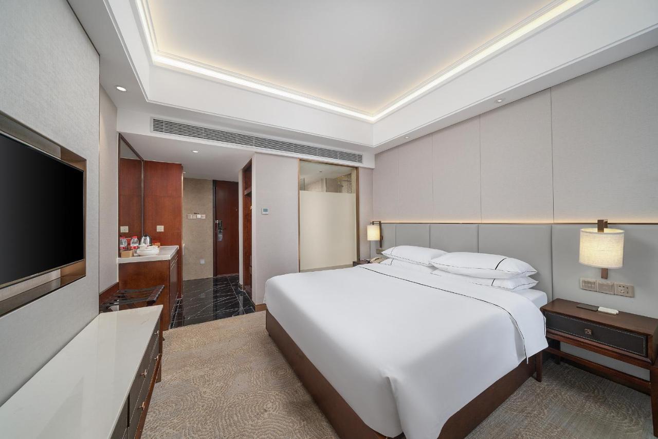 Hotel Lucky International Pazhou Convention And Exhibition Center Zhujiang New Town Branch - Free Shuttle Bus To Fair Complex During Fair Period & Overseas Buyers Registration Service & Free Vpn Internet Access 4*