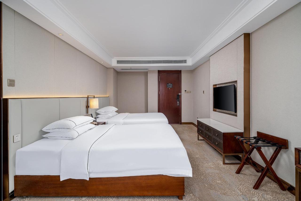 Hotel Lucky International Pazhou Convention And Exhibition Center Zhujiang New Town Branch - Free Shuttle Bus To Fair Complex During Fair Period & Overseas Buyers Registration Service & Free Vpn Internet Access 4*