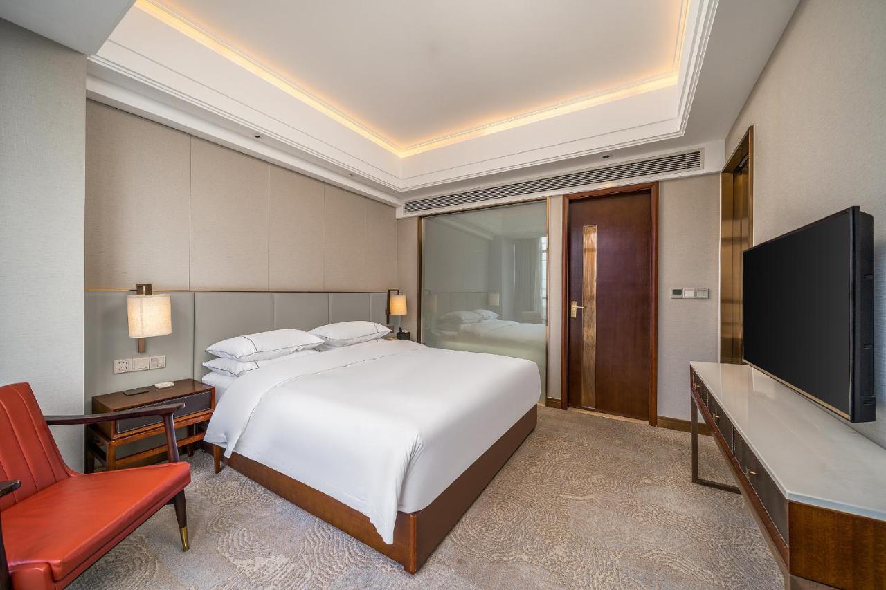 Hotel Lucky International Pazhou Convention And Exhibition Center Zhujiang New Town Branch - Free Shuttle Bus To Fair Complex During Fair Period & Overseas Buyers Registration Service & Free Vpn Internet Access 4*