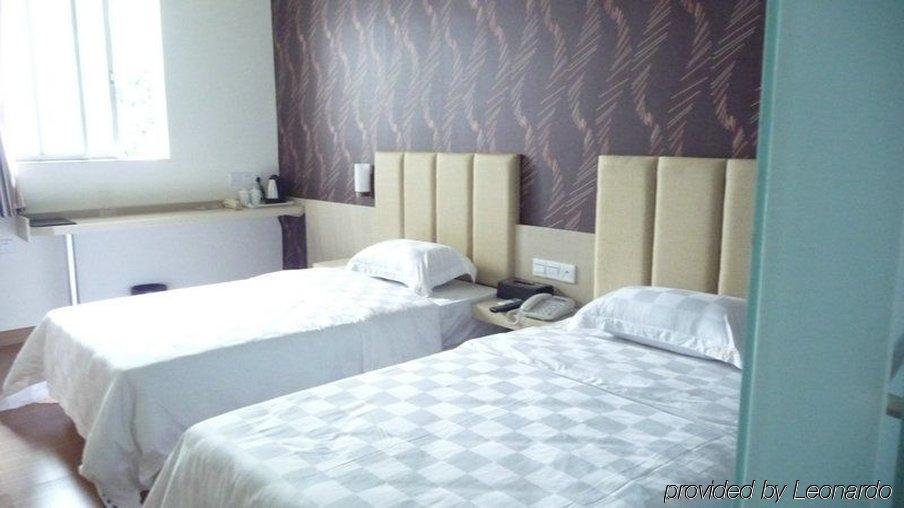 Tavernew Hotel 3*