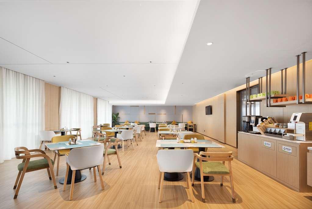 Hotel Home2 By Hilton Conghua 4*