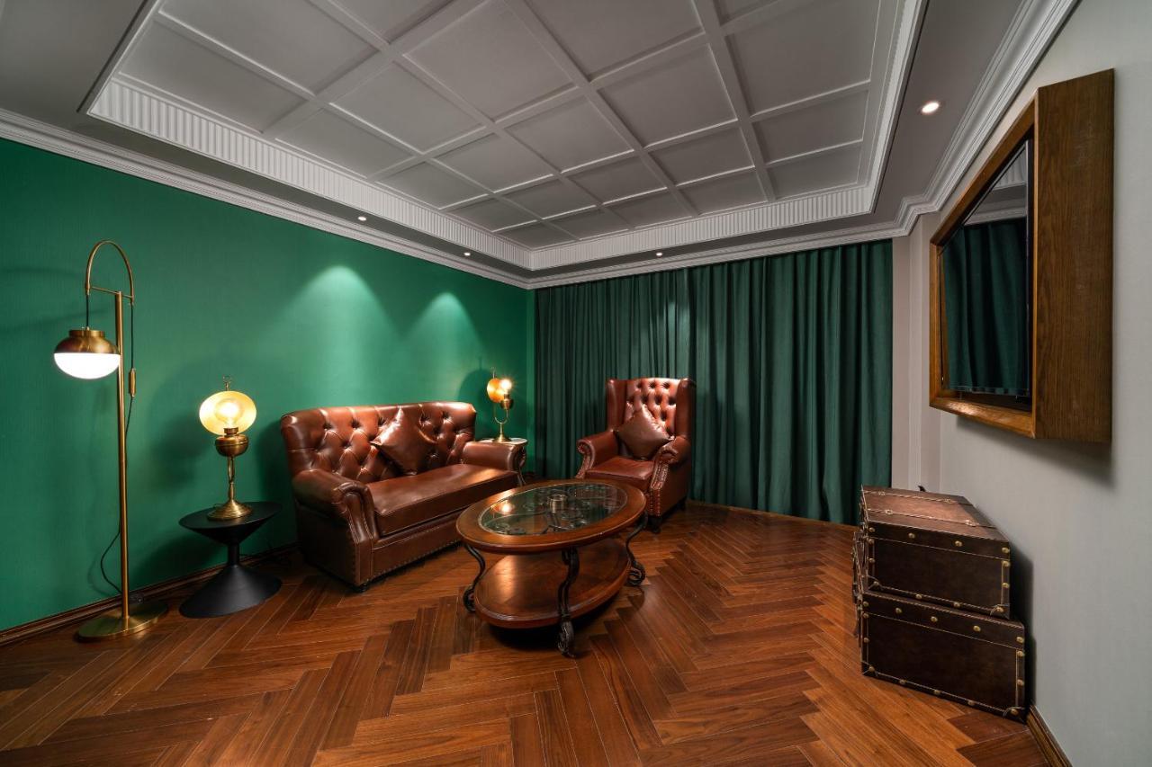 Hotel James Joyce Coffetei- Beijing Road Metro Station Pedestrian Street Branch