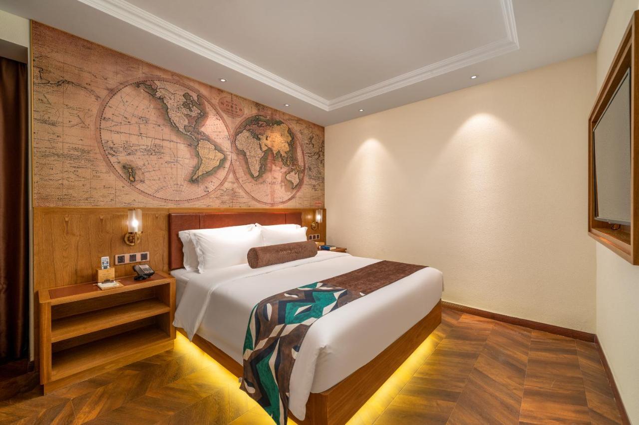 James Joyce Coffetei- Beijing Road Metro Station Pedestrian Street Branch Hotel