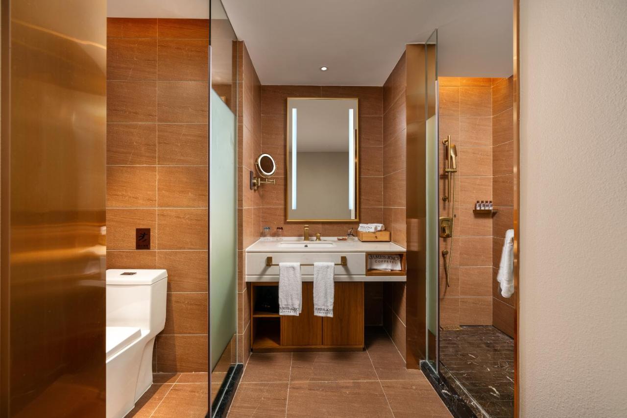 Hotel James Joyce Coffetei- Beijing Road Metro Station Pedestrian Street Branch