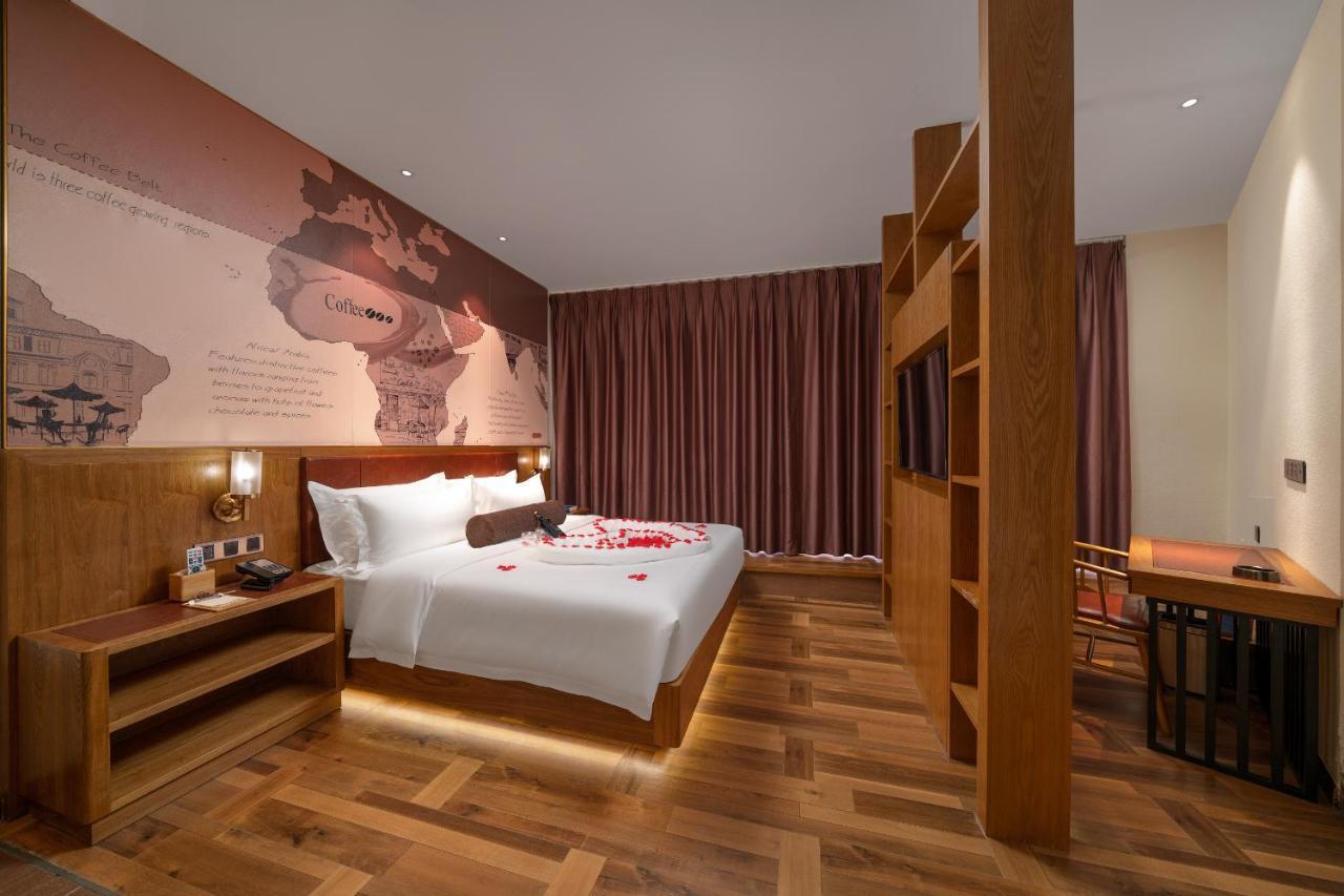 James Joyce Coffetei- Beijing Road Metro Station Pedestrian Street Branch Hotel