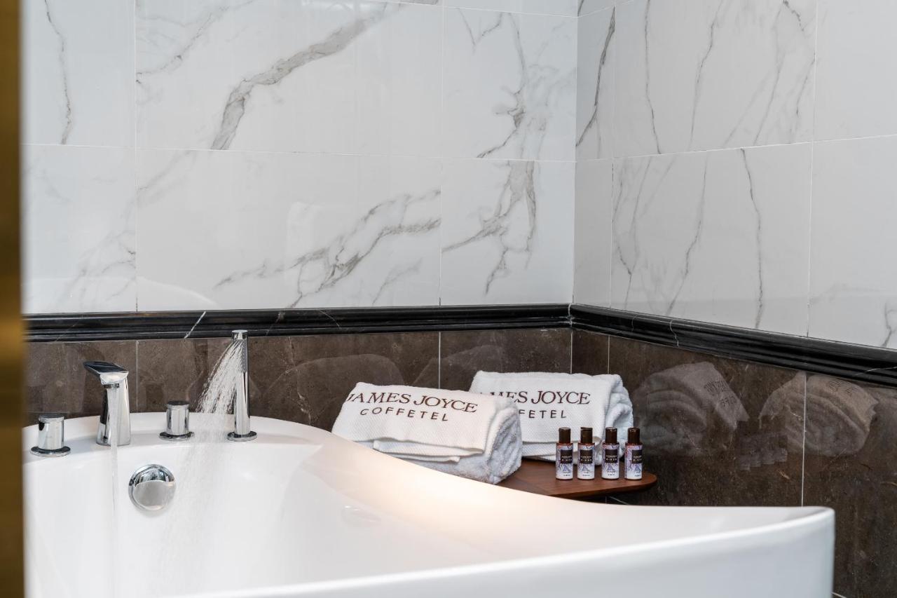 James Joyce Coffetei- Beijing Road Metro Station Pedestrian Street Branch 4*