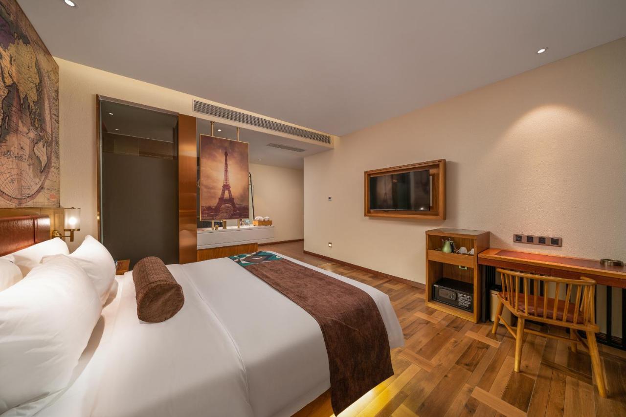 James Joyce Coffetei- Beijing Road Metro Station Pedestrian Street Branch 4*