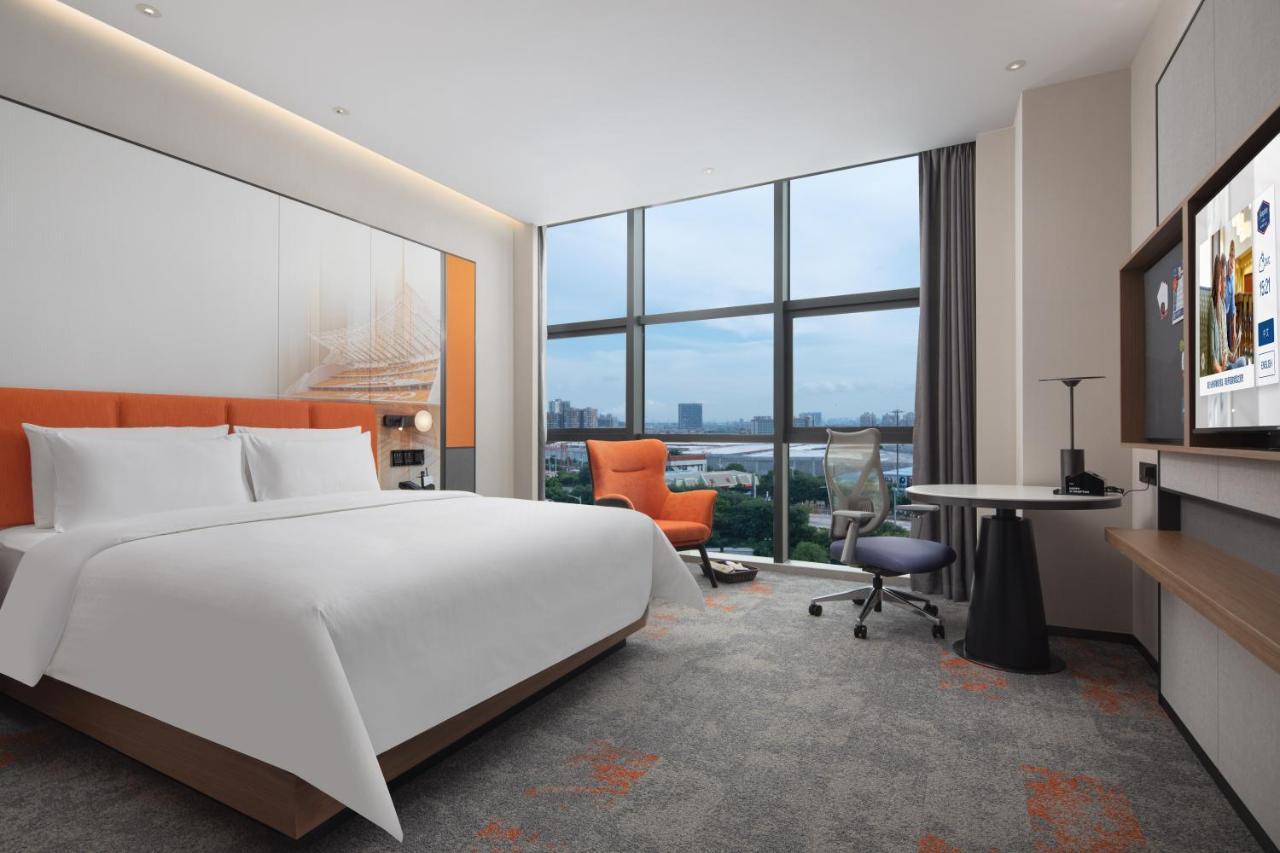 Hampton By Hilton Xintang Offers Complimentary Shuttle Services During Phase 1 And Phase 2 Of The Fair 5*