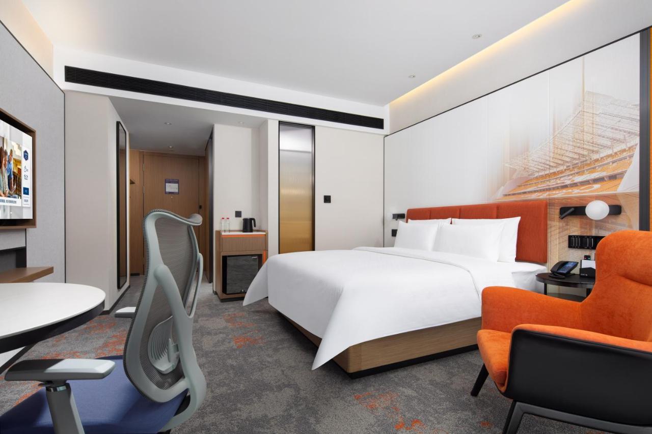 Hampton By Hilton Xintang Offers Complimentary Shuttle Services During Phase 1 And Phase 2 Of The Fair 5*