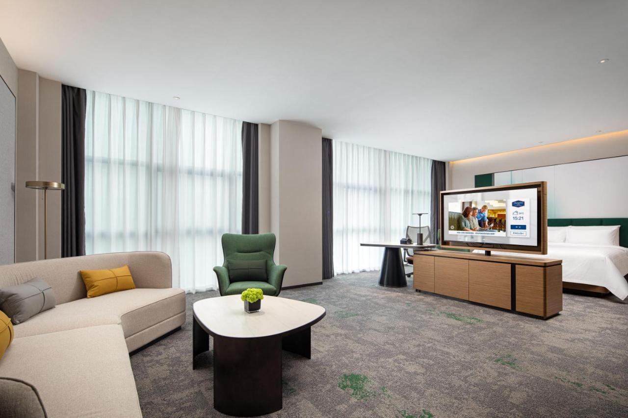 Hampton By Hilton Xintang Offers Complimentary Shuttle Services During Phase 1 And Phase 2 Of The Fair 5* Guangzhou