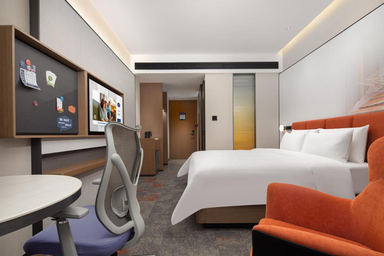 Hampton By Hilton Xintang Offers Complimentary Shuttle Services During Phase 1 And Phase 2 Of The Fair 5*