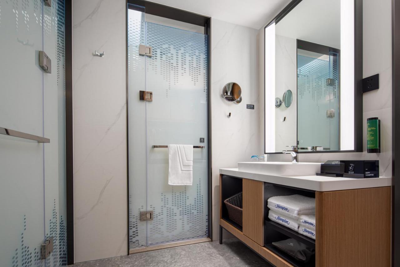 Hampton By Hilton Xintang Offers Complimentary Shuttle Services During Phase 1 And Phase 2 Of The Fair 5*