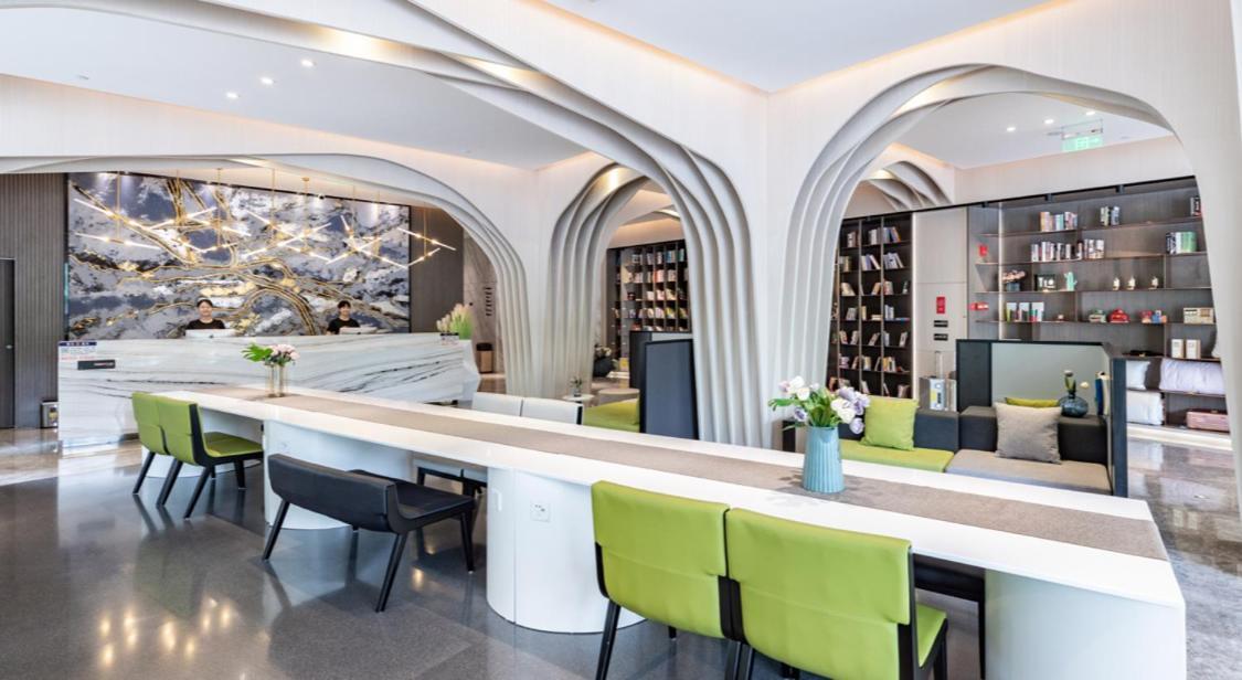 Hotel Atour Huadu Square 4*