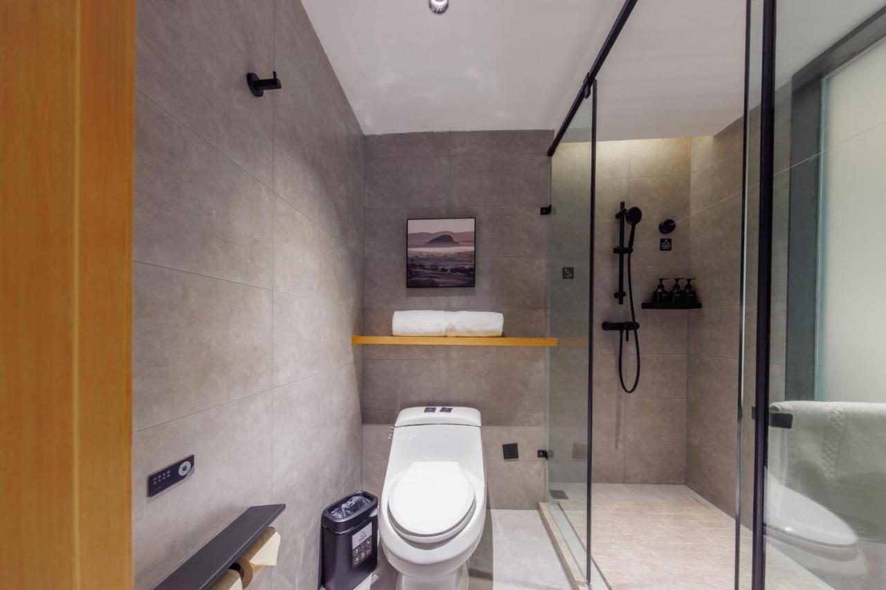 Hotel Atour X Baiyun International Airport Renhe Station 3*
