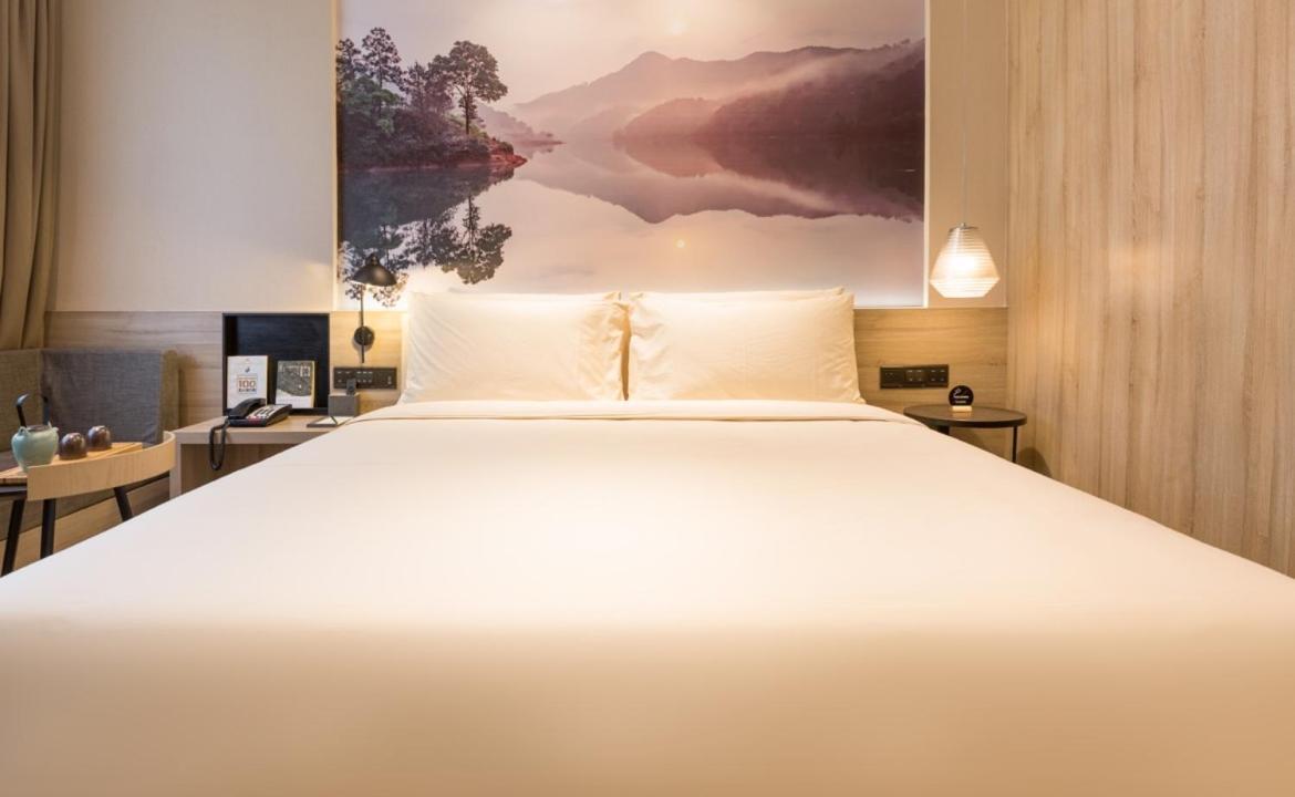 Atour Huadu Square Hotel 4*