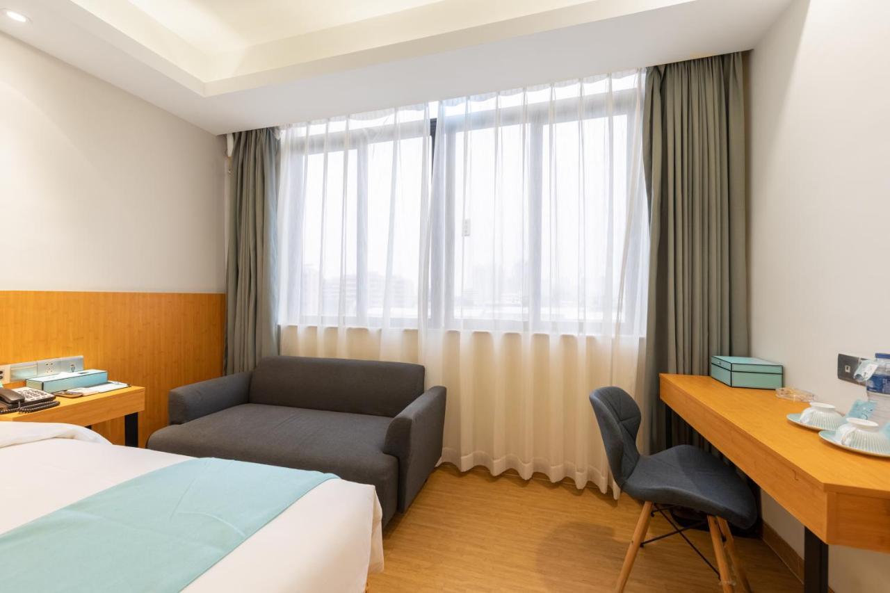 Hotel Xana Lite - Fangcun Huadiwan Metro Station 3*