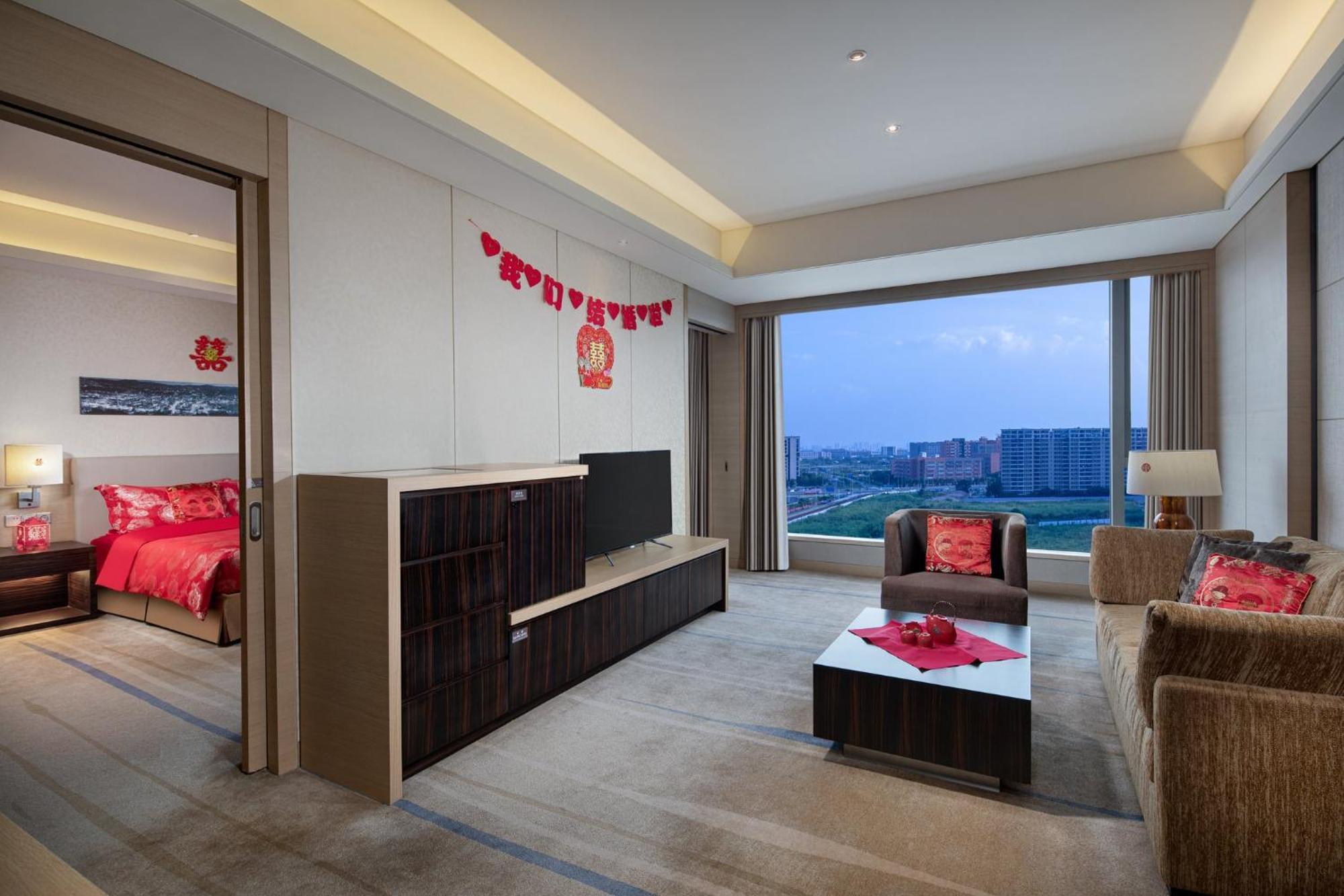 Crowne Plaza Huadu By Ihg - Free Shuttle Bus Between To Exhibition Center During Fair 5*